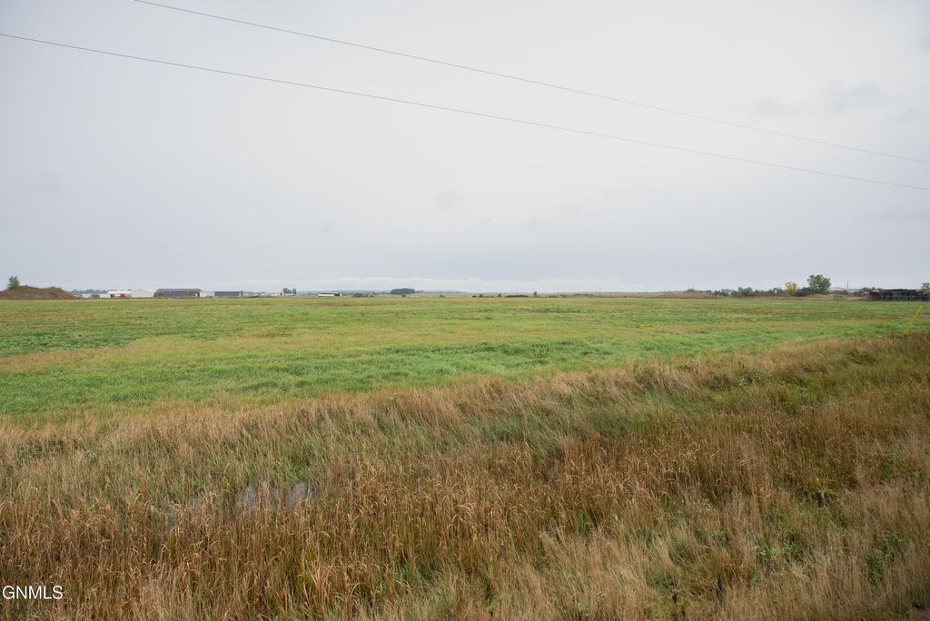 1421 Saber Loop, Bismarck, ND 58504 photo 18