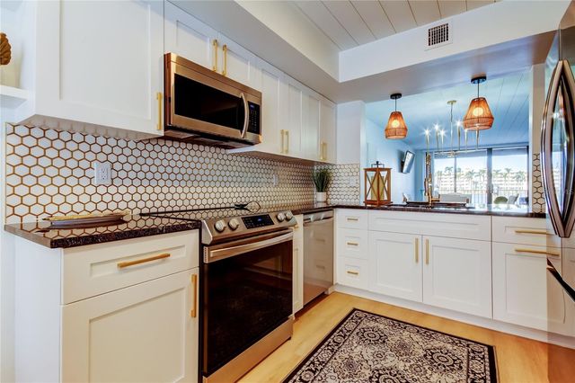 6290 BAHIA DEL MAR CIRCLE 5, St Petersburg, FL 33715