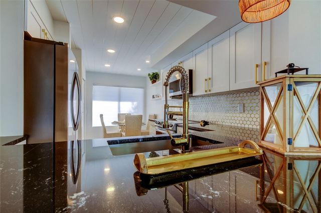 6290 BAHIA DEL MAR CIRCLE 5, St Petersburg, FL 33715