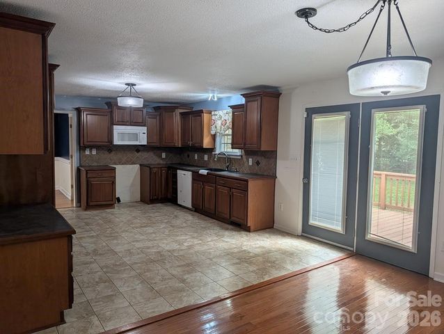 111 Midway Lake Road, Mooresville, NC 28115