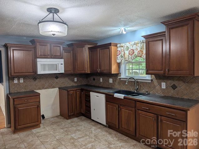 111 Midway Lake Road, Mooresville, NC 28115