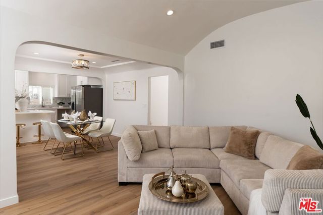 4241 Arlington Avenue, Los Angeles, CA 90008