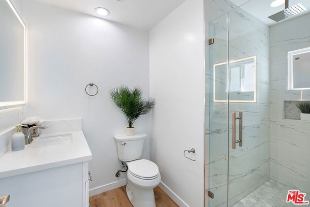 4241 Arlington Avenue, Los Angeles, CA 90008