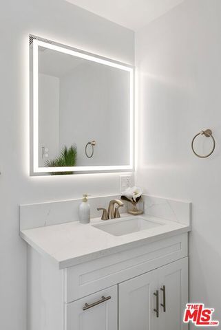 4241 Arlington Avenue, Los Angeles, CA 90008