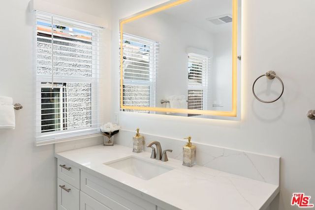 4241 Arlington Avenue, Los Angeles, CA 90008