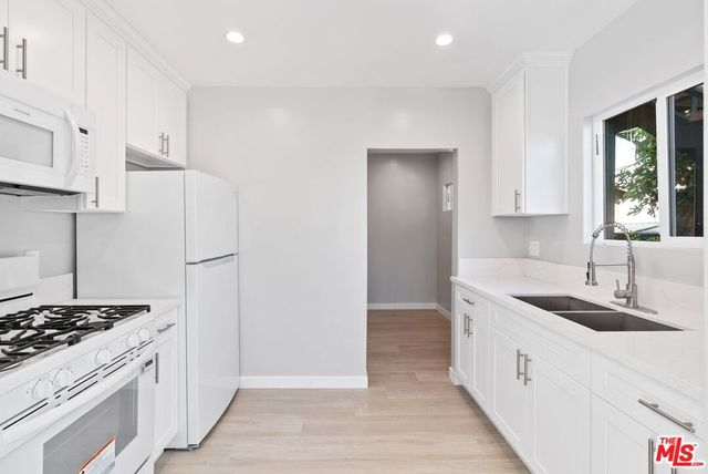 4241 Arlington Avenue, Los Angeles, CA 90008