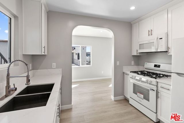 4241 Arlington Avenue, Los Angeles, CA 90008