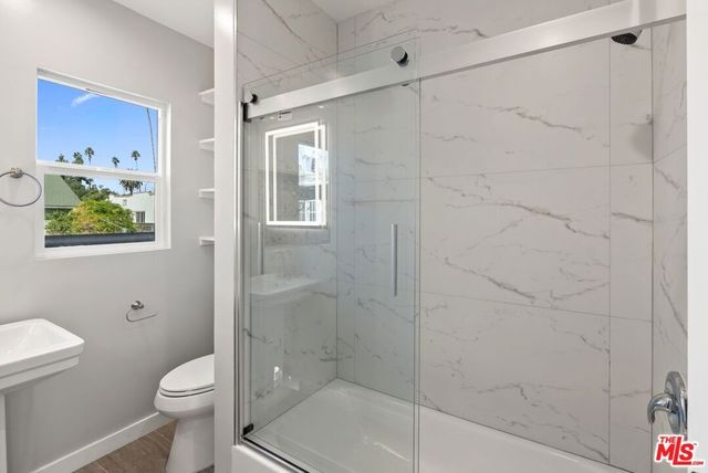 4241 Arlington Avenue, Los Angeles, CA 90008