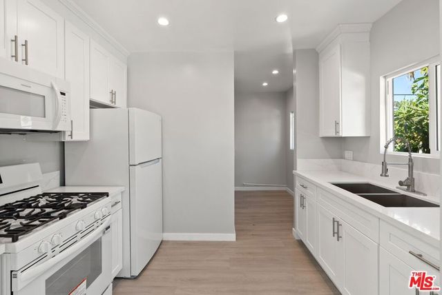 4241 Arlington Avenue, Los Angeles, CA 90008