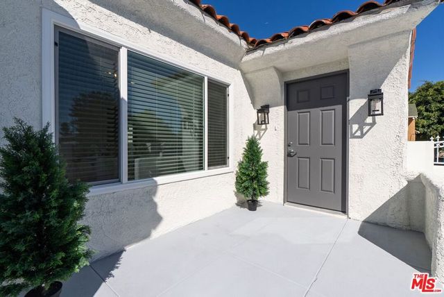 4241 Arlington Avenue, Los Angeles, CA 90008