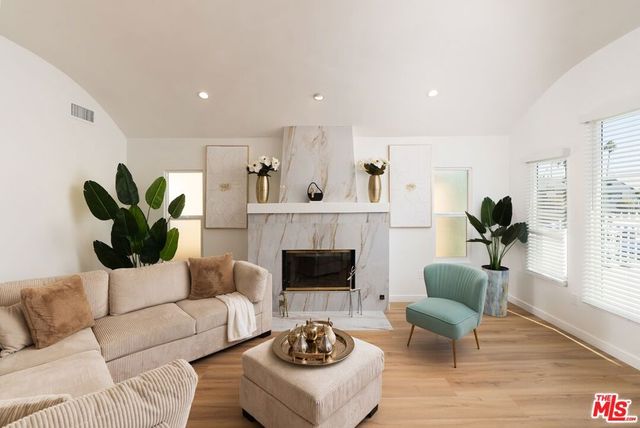 4241 Arlington Avenue, Los Angeles, CA 90008