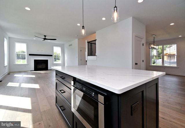 942 STEIN CT, Warminster, PA 18974