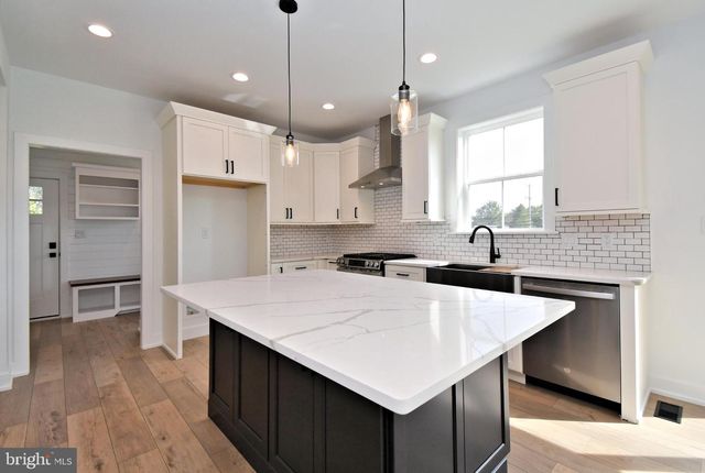 942 STEIN CT, Warminster, PA 18974