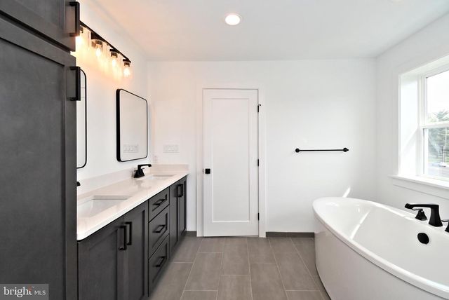 942 STEIN CT, Warminster, PA 18974