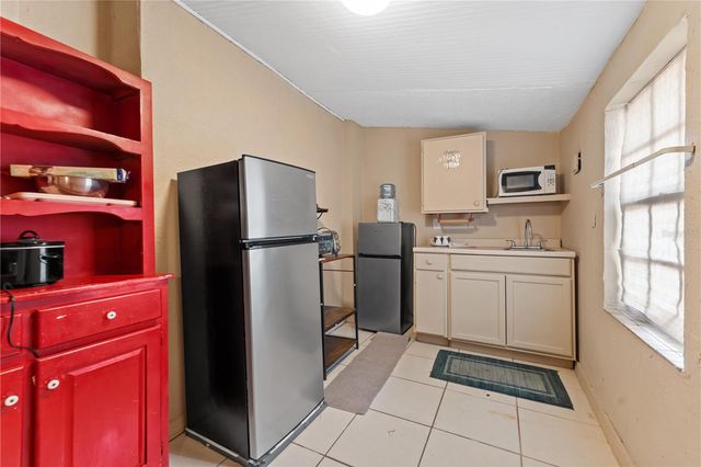 2615 W COMANCHE AVENUE, Tampa, FL 33614