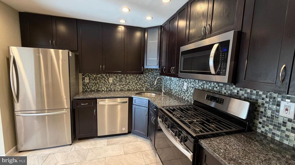 81 WILLOW CT, Hamilton, NJ 08619