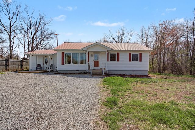 127 Rockhouse Rd, Hohenwald, TN 38462