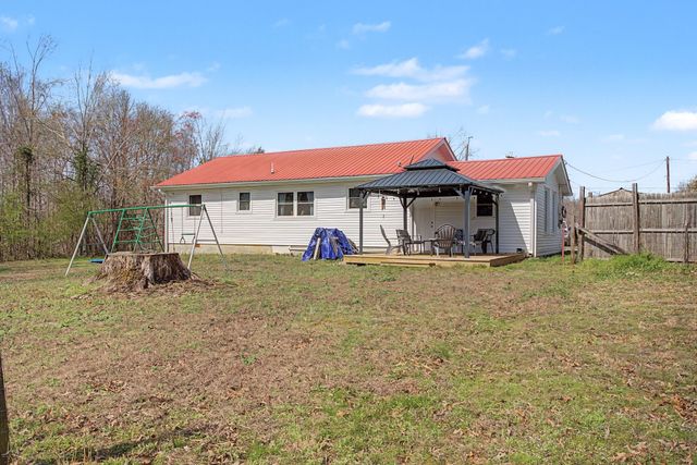 127 Rockhouse Rd, Hohenwald, TN 38462
