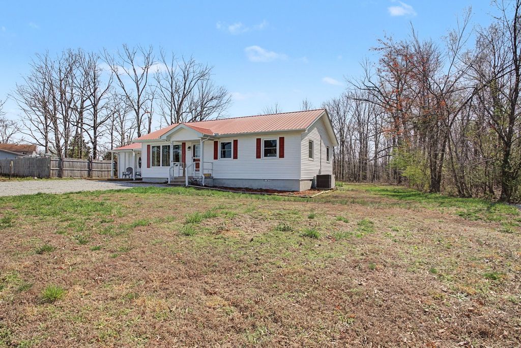 127 Rockhouse Rd, Hohenwald, TN 38462