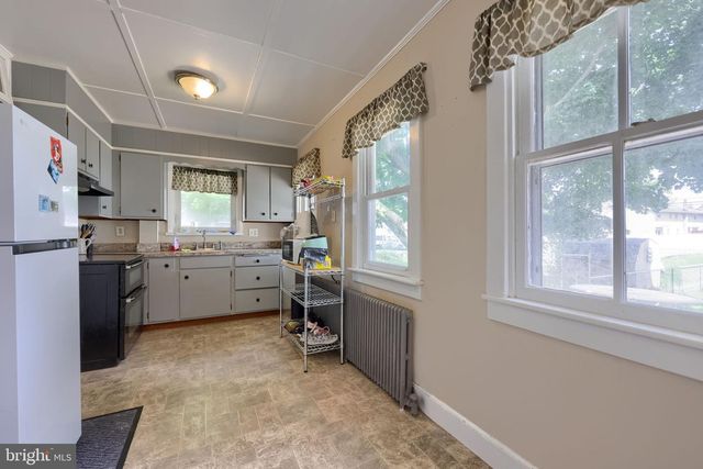 121 W PENN AVE, Wernersville, PA 19565