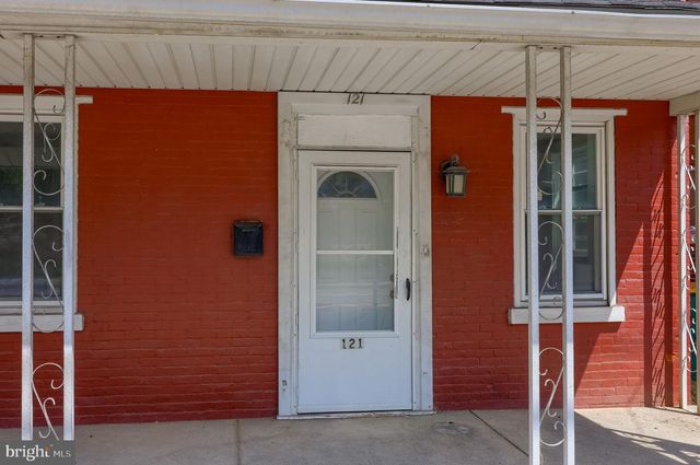 121 W PENN AVE, Wernersville, PA 19565