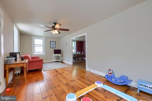 121 W PENN AVE, Wernersville, PA 19565