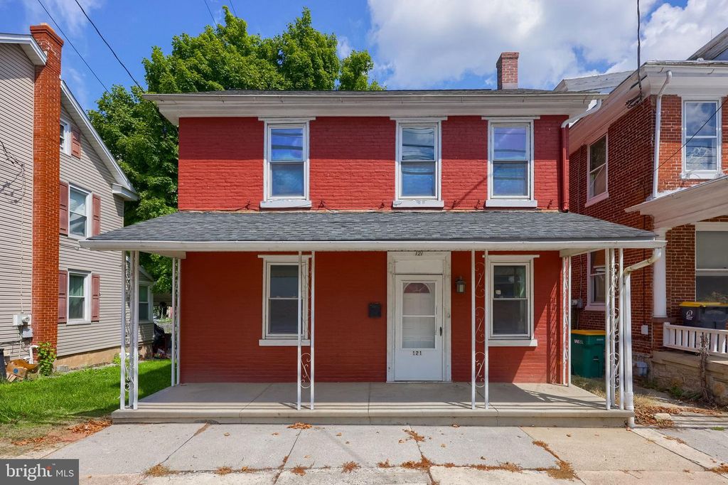 121 W PENN AVE, Wernersville, PA 19565