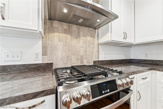 379 N Aurora Road, Aurora, OH 44202