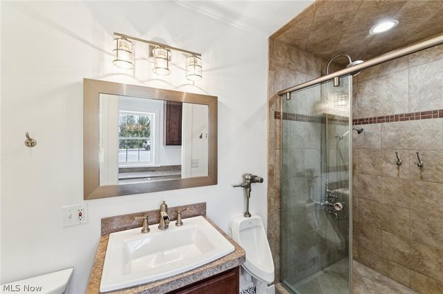 379 N Aurora Road, Aurora, OH 44202