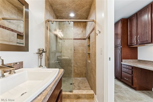 379 N Aurora Road, Aurora, OH 44202