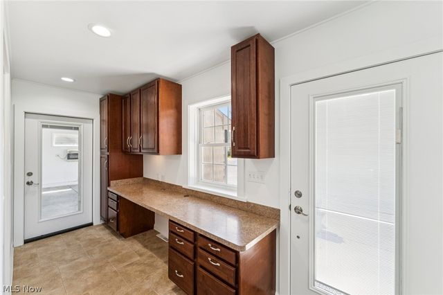 379 N Aurora Road, Aurora, OH 44202