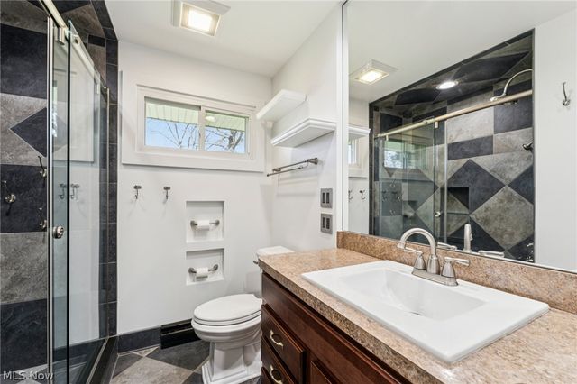 379 N Aurora Road, Aurora, OH 44202