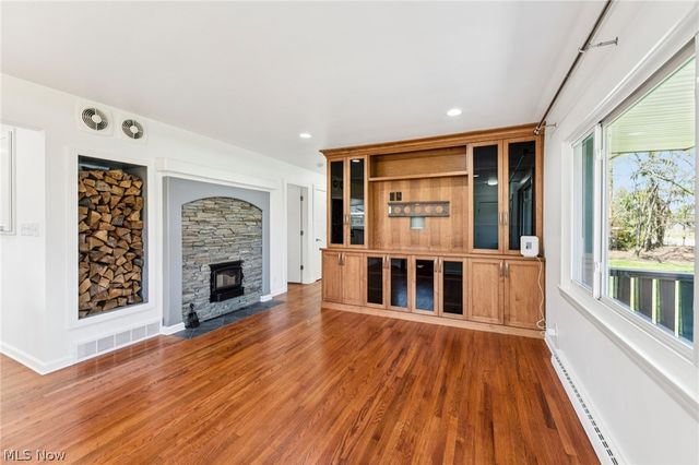 379 N Aurora Road, Aurora, OH 44202