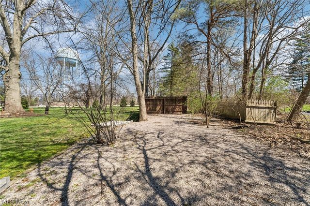 379 N Aurora Road, Aurora, OH 44202