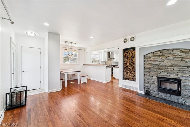 379 N Aurora Road, Aurora, OH 44202