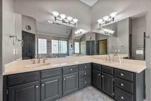 6806 Thornbird Lane, Arlington, TX 76001
