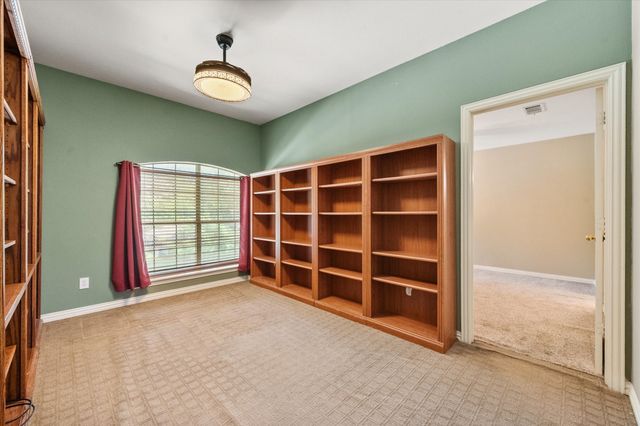 6806 Thornbird Lane, Arlington, TX 76001