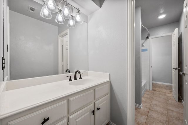 6806 Thornbird Lane, Arlington, TX 76001