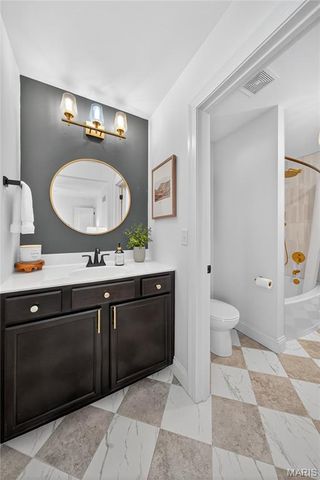 355 Countryshire Drive, Lake St Louis, MO 63367