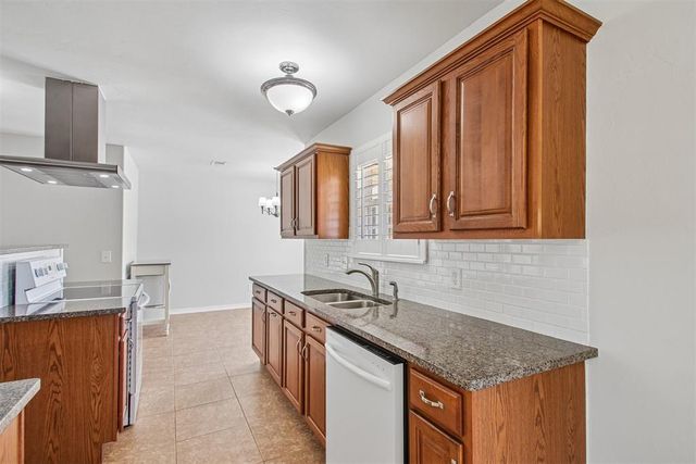 17250 Cottonwood Court, Newalla, OK 74857