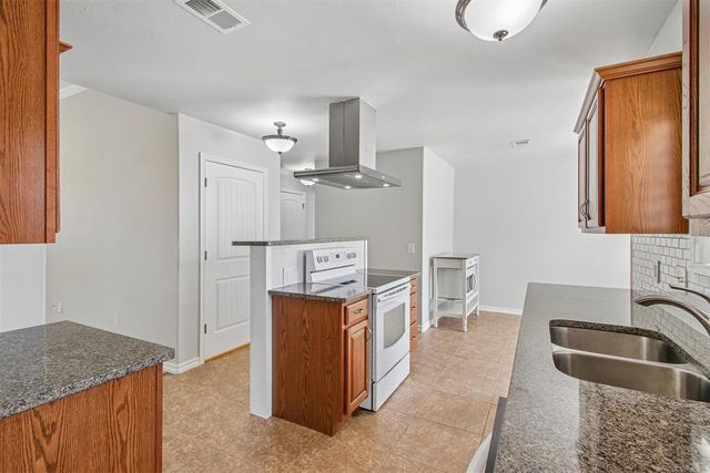 17250 Cottonwood Court, Newalla, OK 74857