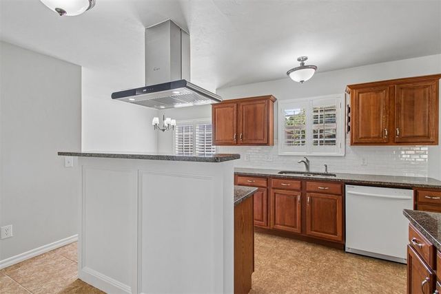 17250 Cottonwood Court, Newalla, OK 74857