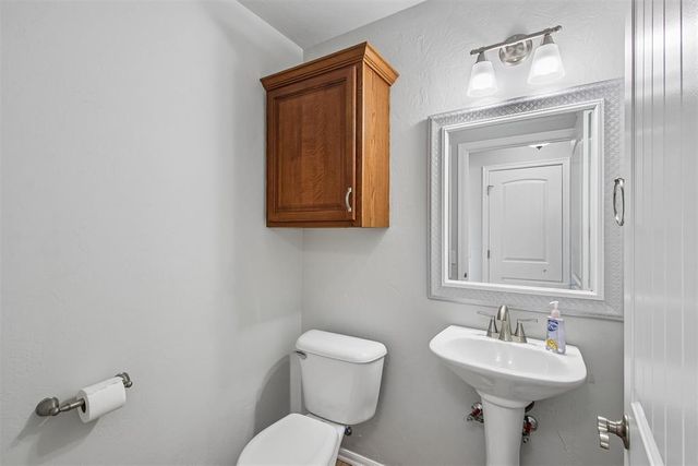 17250 Cottonwood Court, Newalla, OK 74857