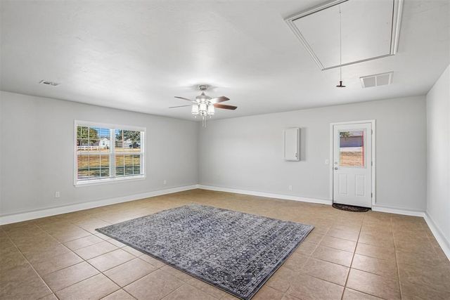 17250 Cottonwood Court, Newalla, OK 74857