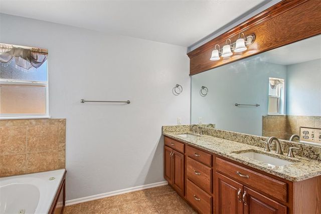 17250 Cottonwood Court, Newalla, OK 74857
