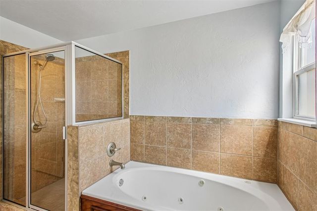 17250 Cottonwood Court, Newalla, OK 74857