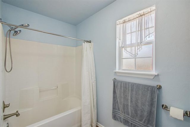 17250 Cottonwood Court, Newalla, OK 74857