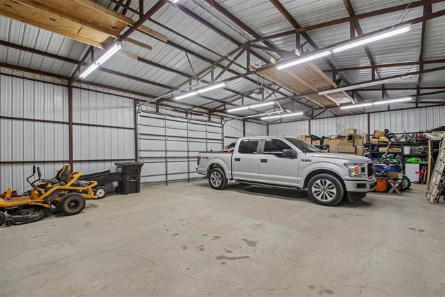 17250 Cottonwood Court, Newalla, OK 74857