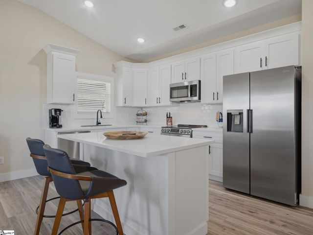 255 R C Thompson Road, Chesnee, SC 29323