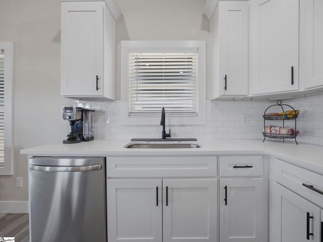 255 R C Thompson Road, Chesnee, SC 29323